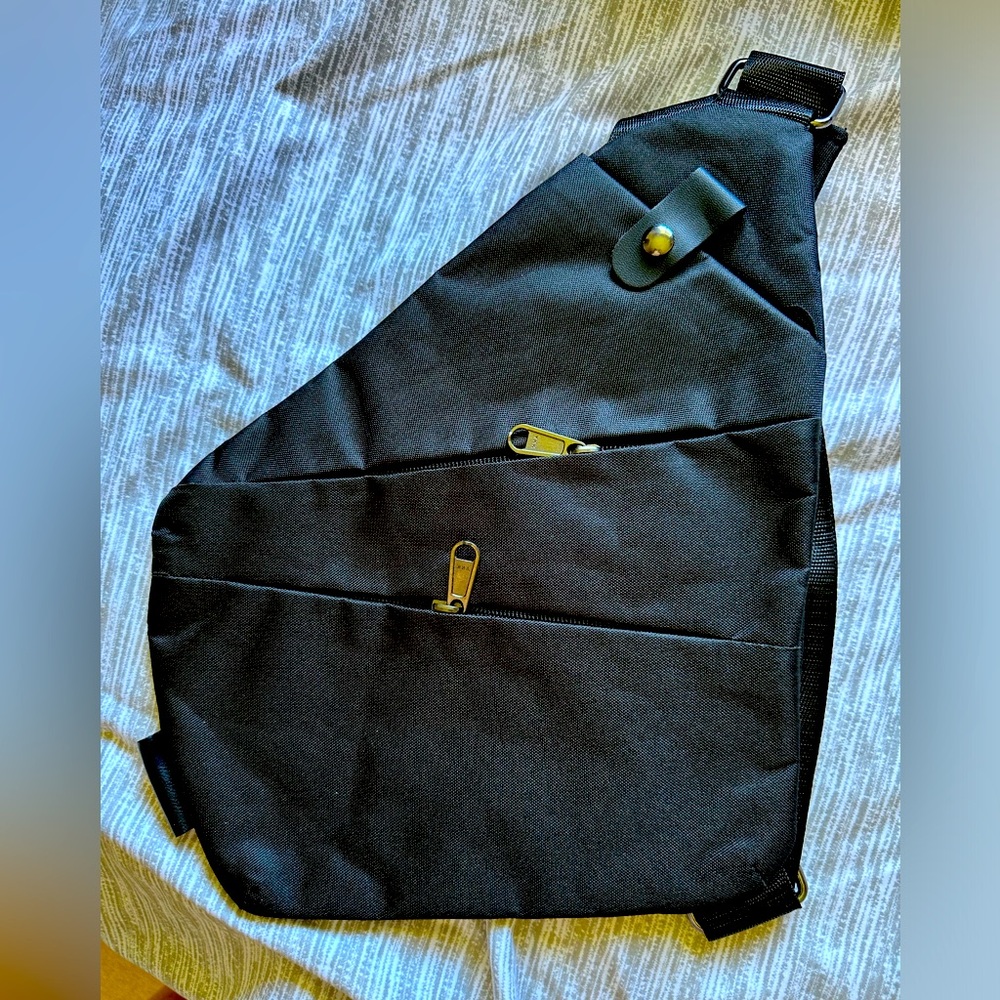 NWOT Travel Slingbag - Black